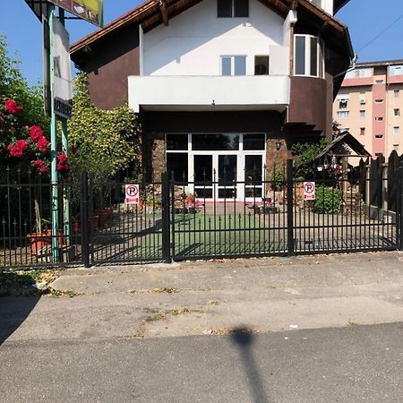 Pensiunea Residence Ramnicu Valcea Exterior foto